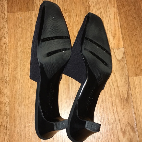 Liz Claiborne Black Flex Mule Shoes - Picture 5 of 7